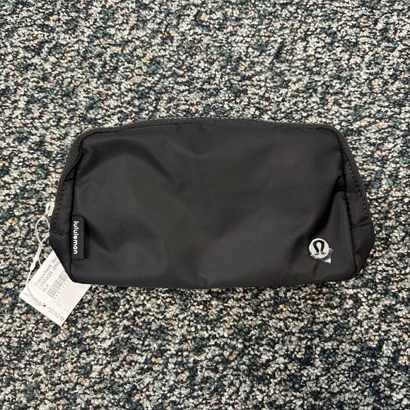 Lululemon Everywhere belt bag 1L BLACK new wit tag. - Picture 1 of 4